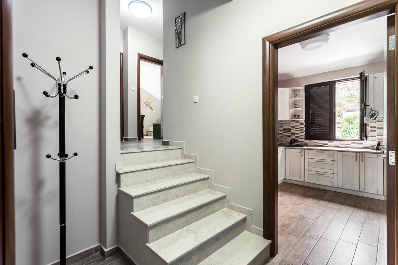 Keystone Apartments Donji Morinj Exterior foto